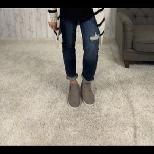 Judy blues boyfriend slim fit, 14W . $45 firm